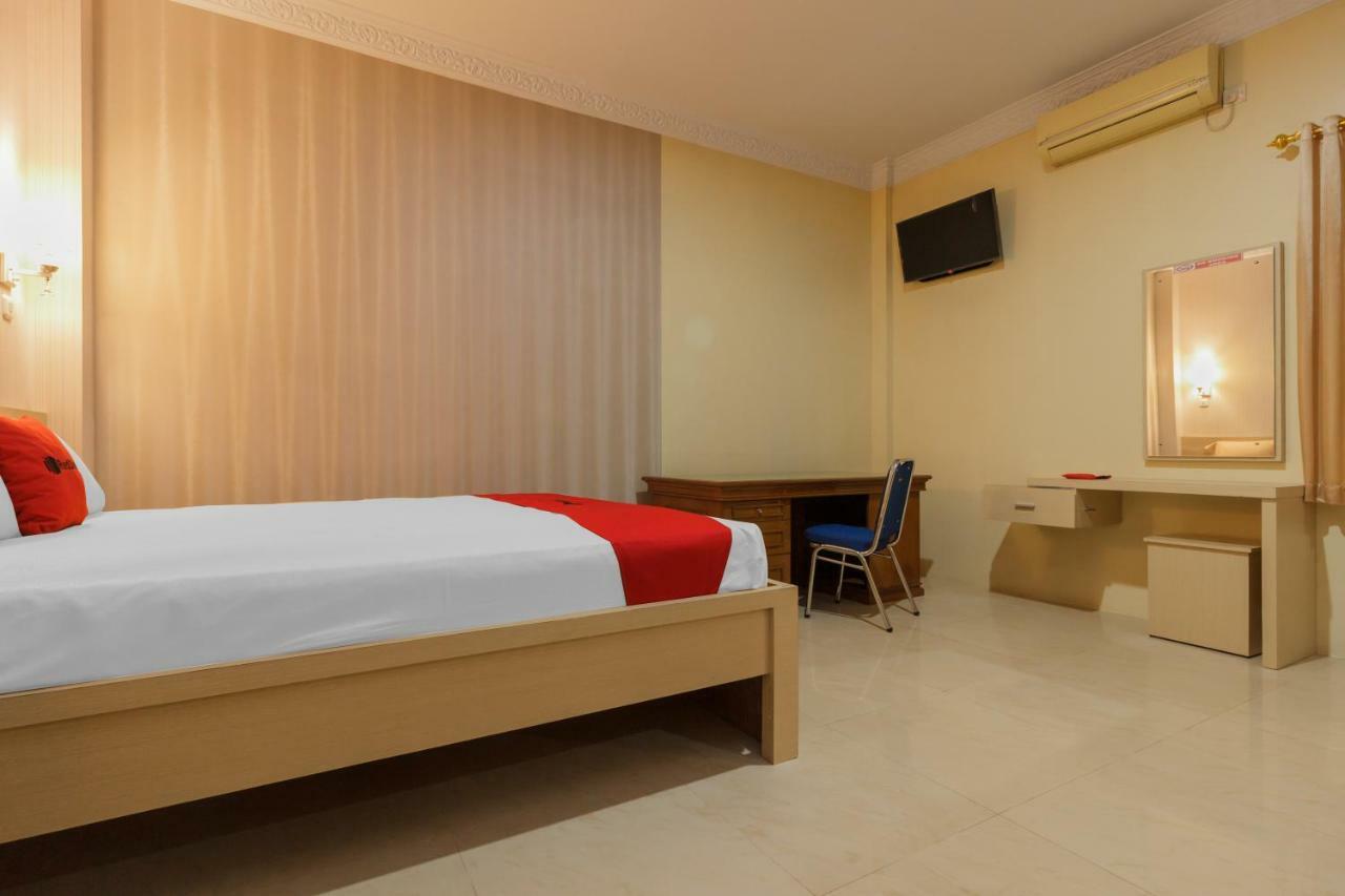 Reddoorz Plus Near Pantai Malalayang Manado Hotel Exterior foto